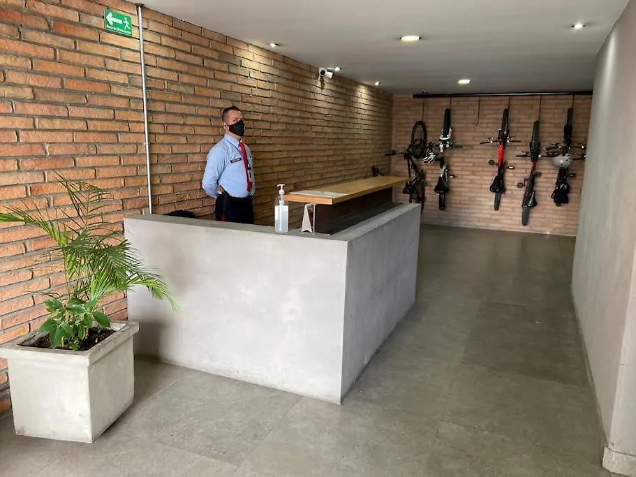 Great Space In Perfect Area! Walk Everywhere! Bogota Apartment
