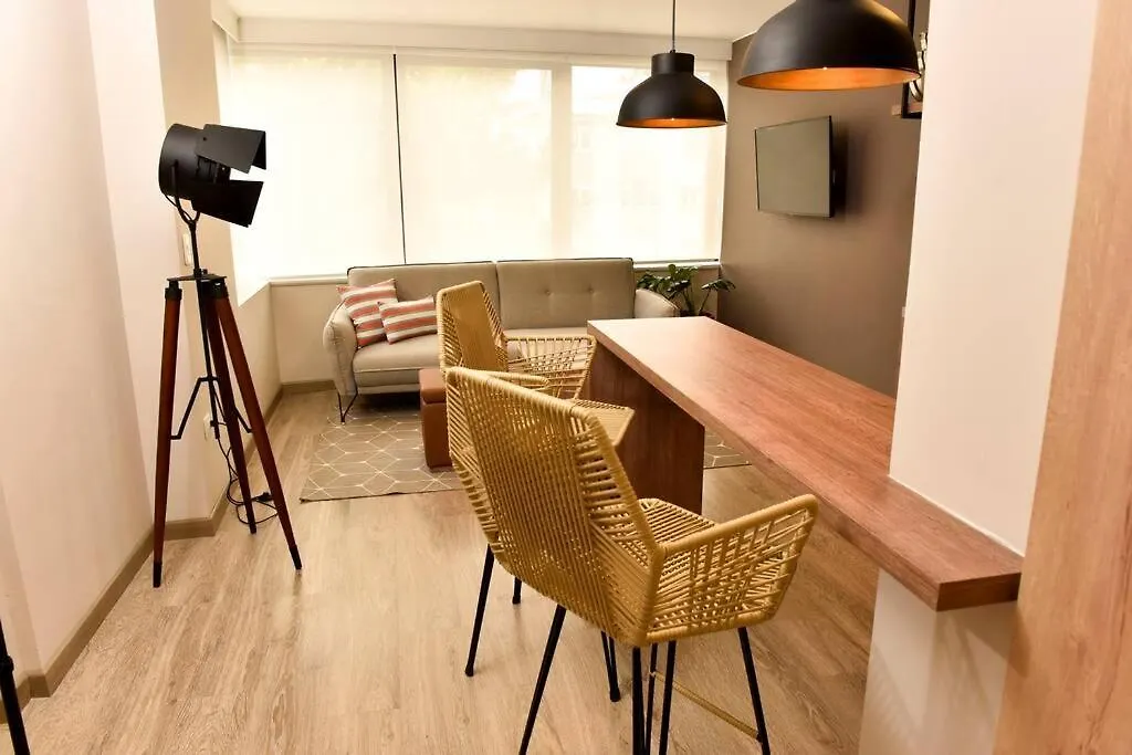 Great Space In Perfect Area! Walk Everywhere! Bogota Apartment