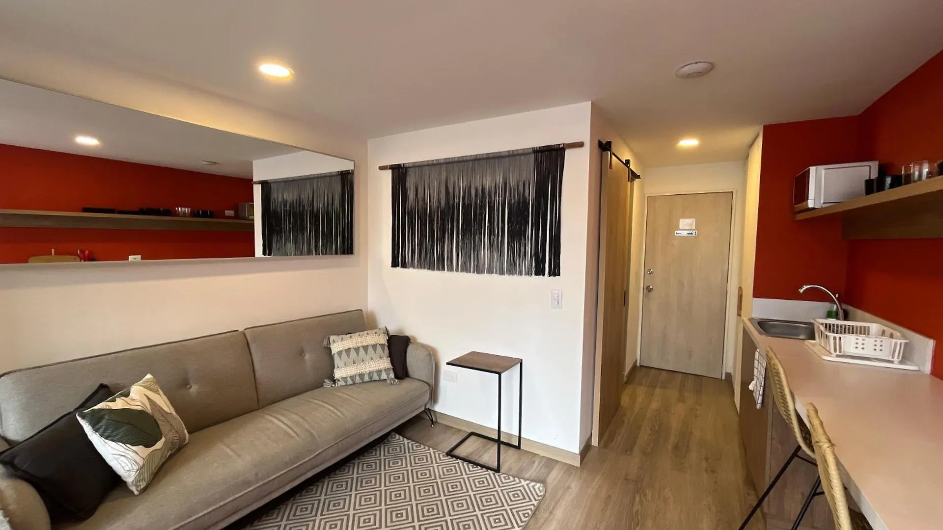 Great Space In Perfect Area! Walk Everywhere! Bogota