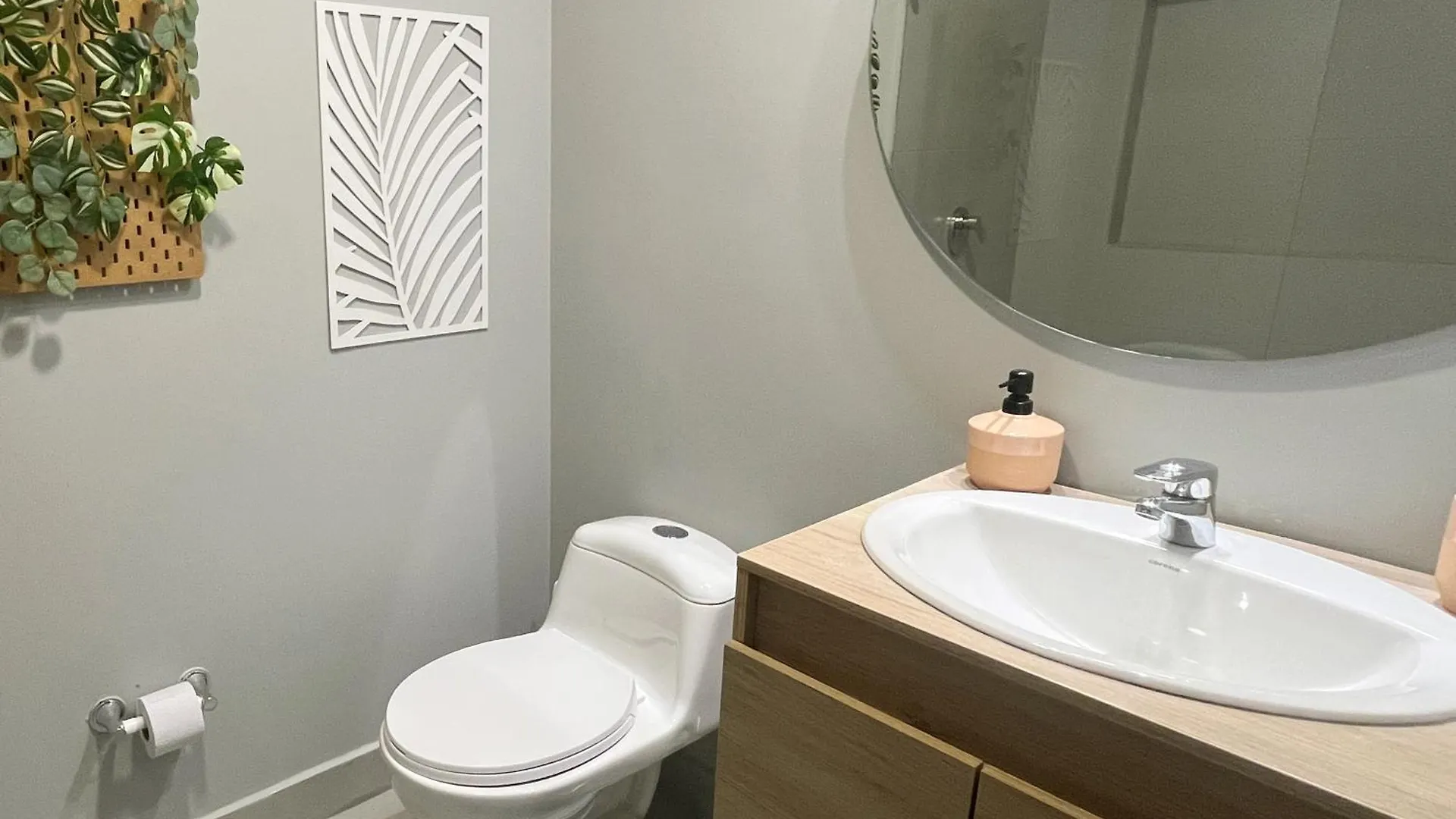 Apartment Great Space In Perfect Area! Walk Everywhere! Bogota