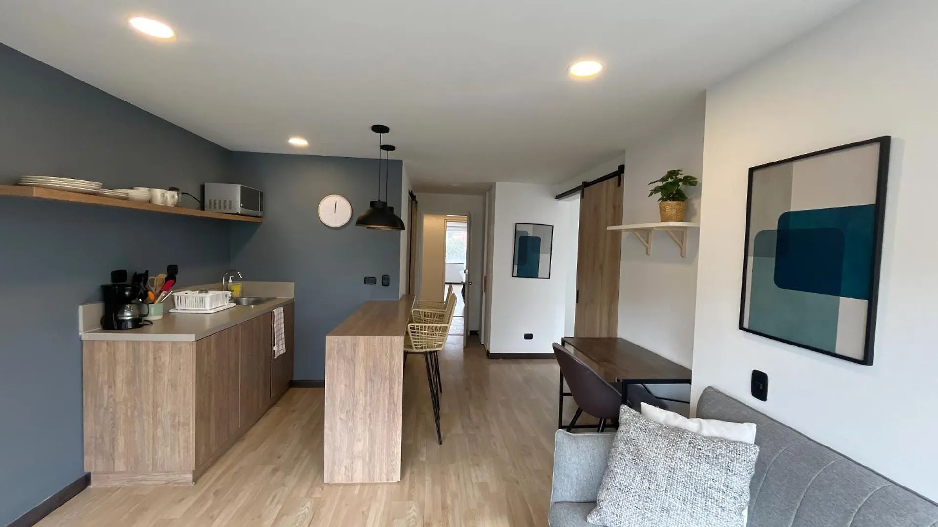 Great Space In Perfect Area! Walk Everywhere! Bogota