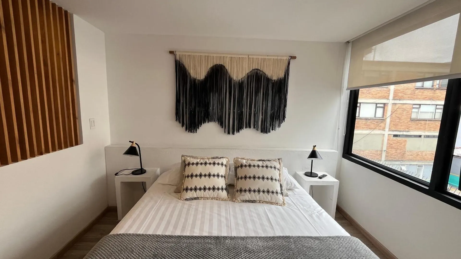 Great Space In Perfect Area! Walk Everywhere! Bogota Colombia