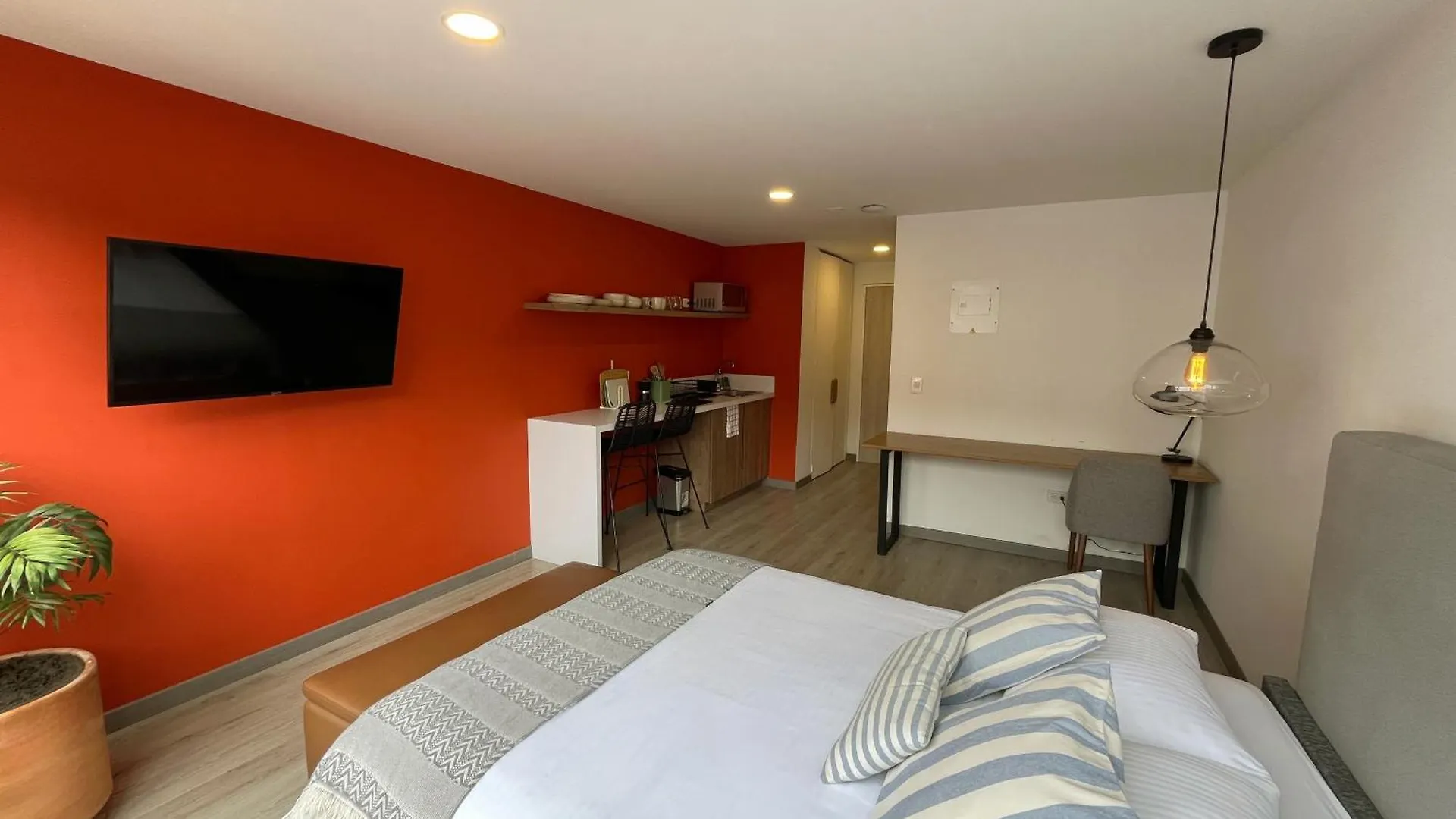 Great Space In Perfect Area! Walk Everywhere! Bogota Apartment