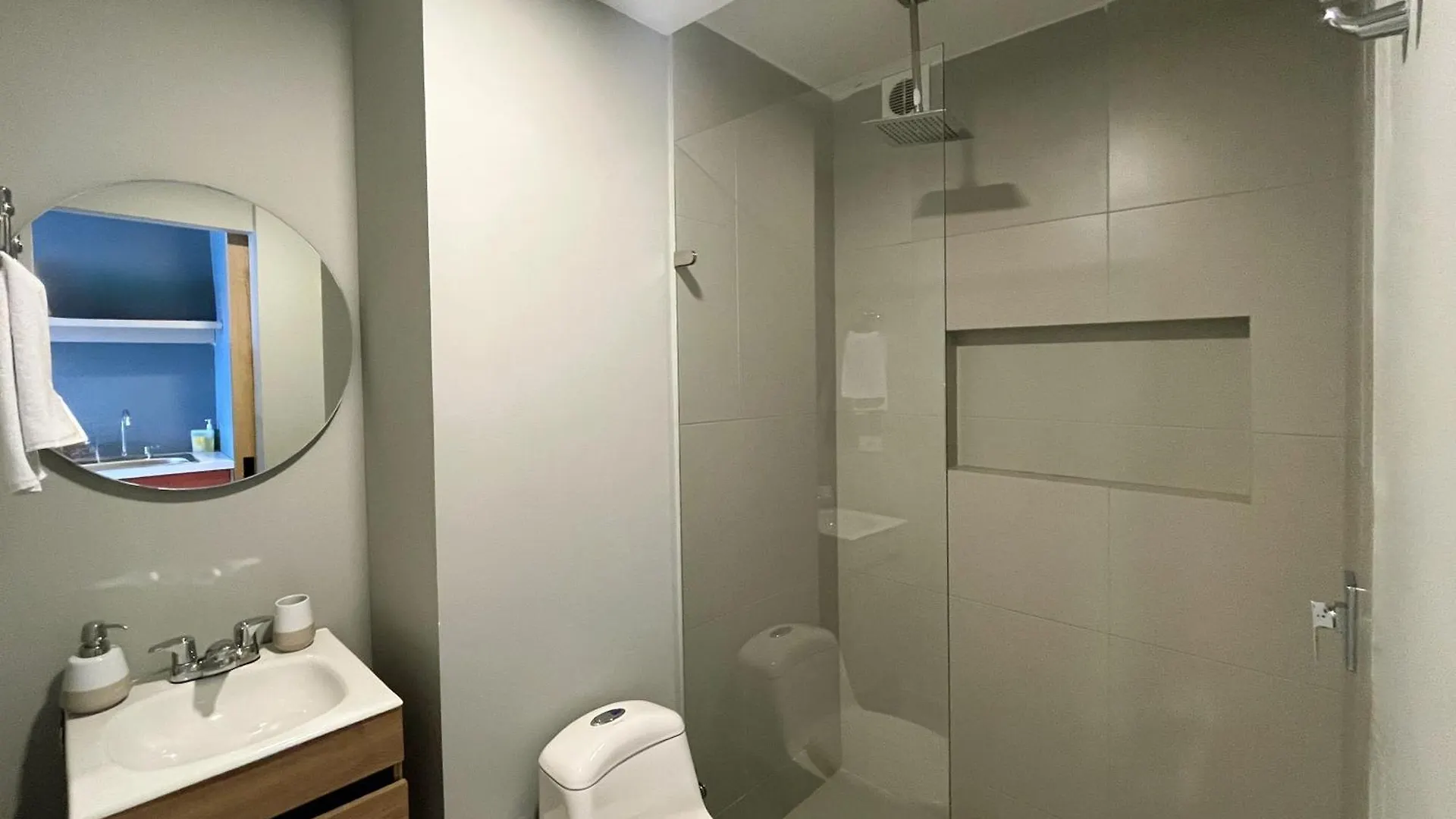 Great Space In Perfect Area! Walk Everywhere! Bogota