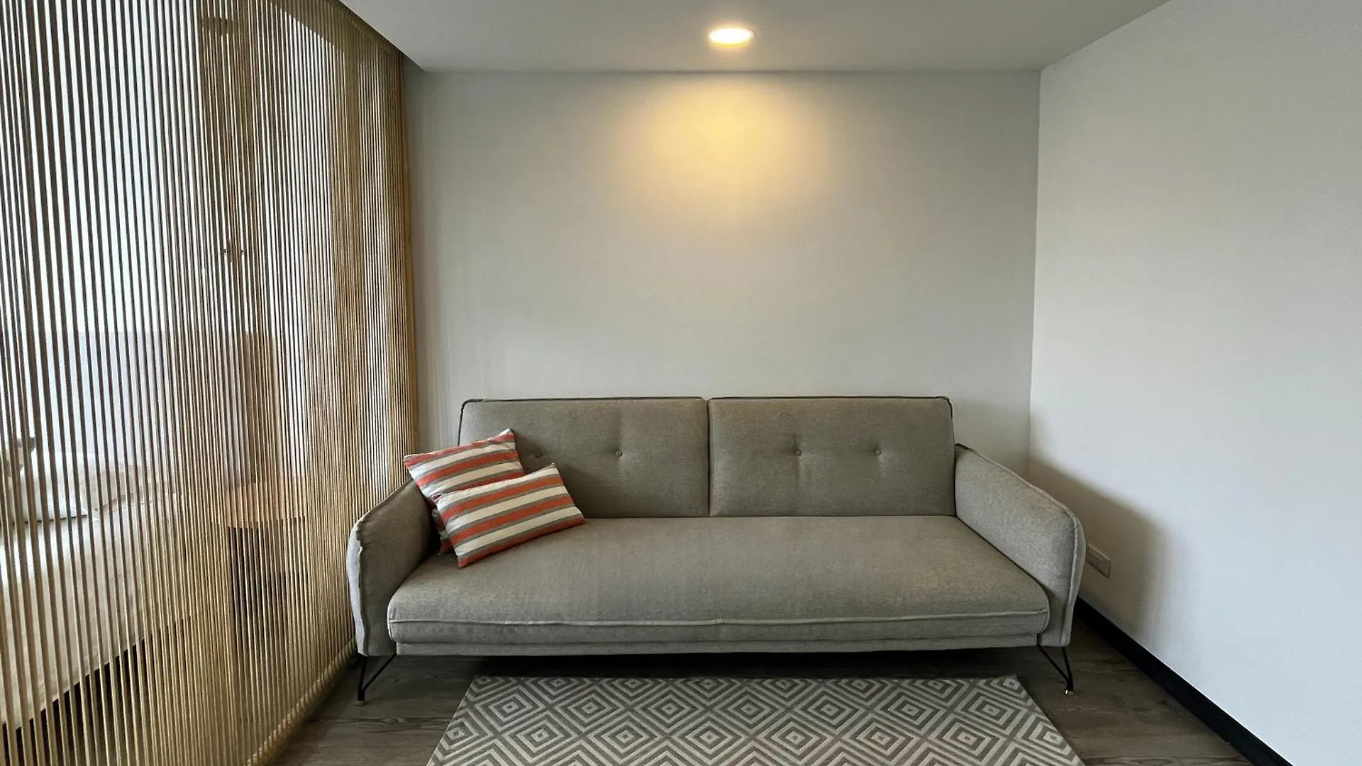 Great Space In Perfect Area! Walk Everywhere! Bogota Apartment